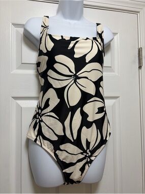 Women’s Bundle of Swimsuits
All 3